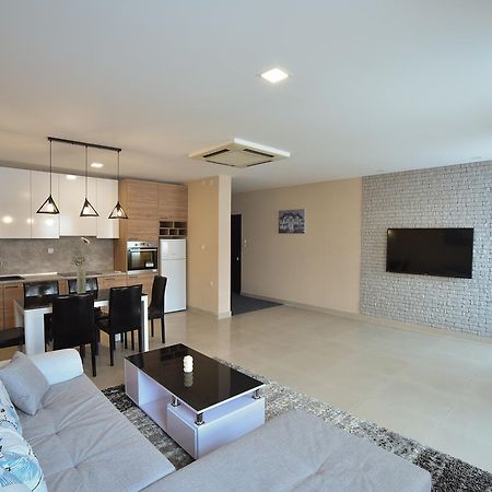 City Center Apartments Πίροτ Εξωτερικό φωτογραφία