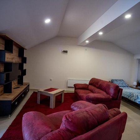 City Center Apartments Πίροτ Εξωτερικό φωτογραφία