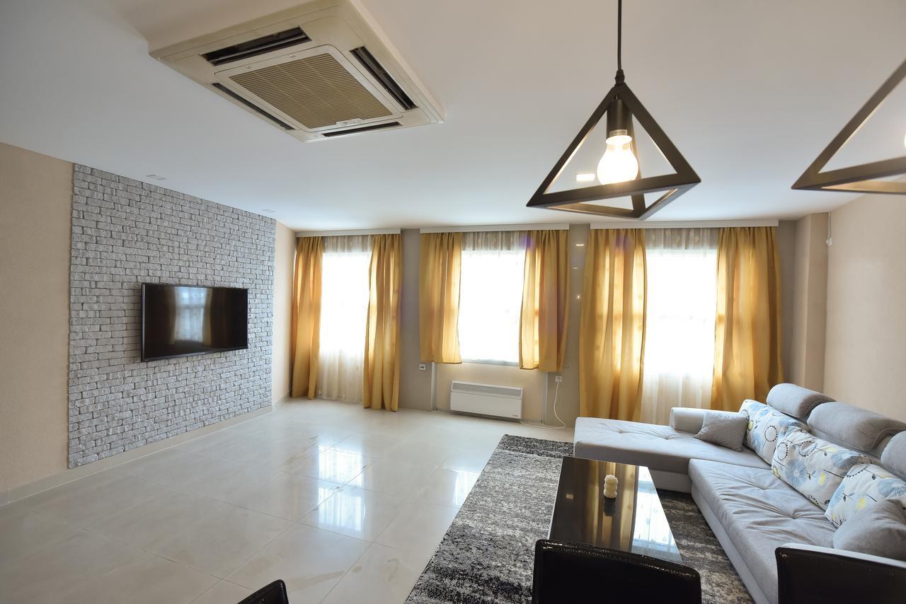 City Center Apartments Πίροτ Εξωτερικό φωτογραφία