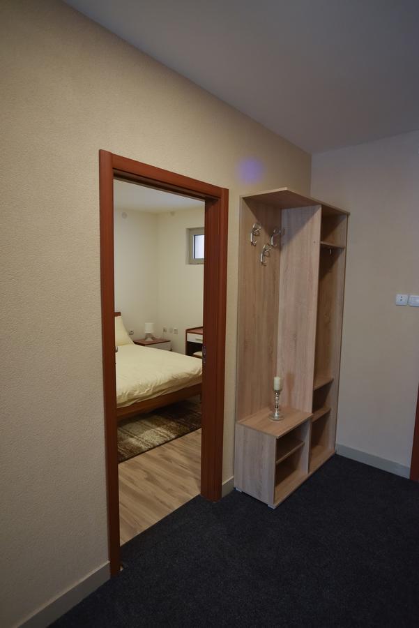 City Center Apartments Πίροτ Εξωτερικό φωτογραφία