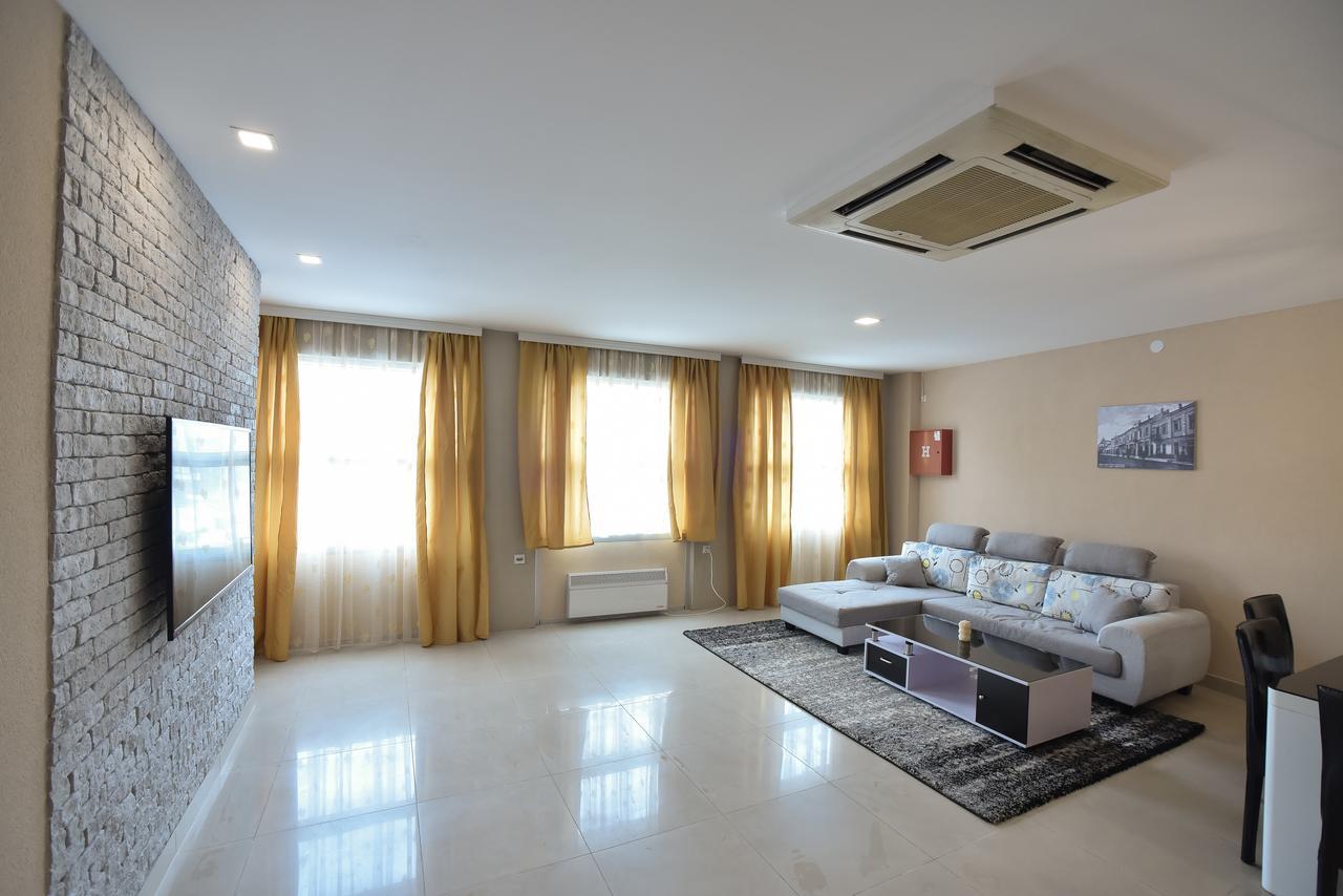 City Center Apartments Πίροτ Εξωτερικό φωτογραφία