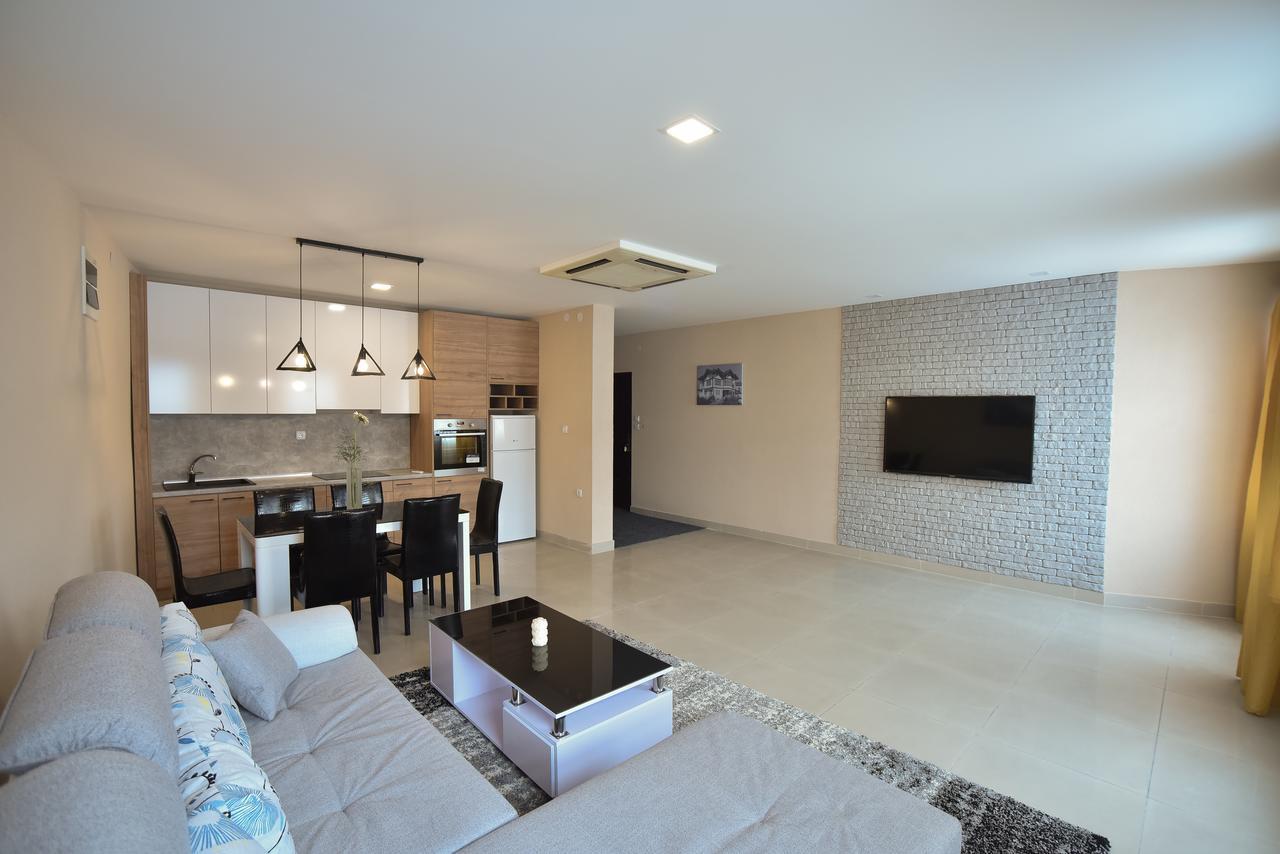 City Center Apartments Πίροτ Εξωτερικό φωτογραφία