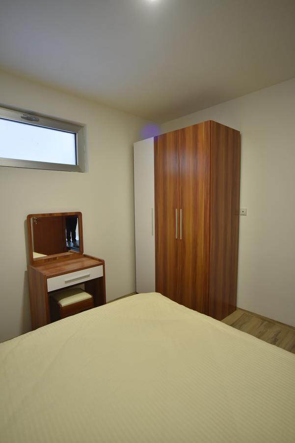City Center Apartments Πίροτ Εξωτερικό φωτογραφία