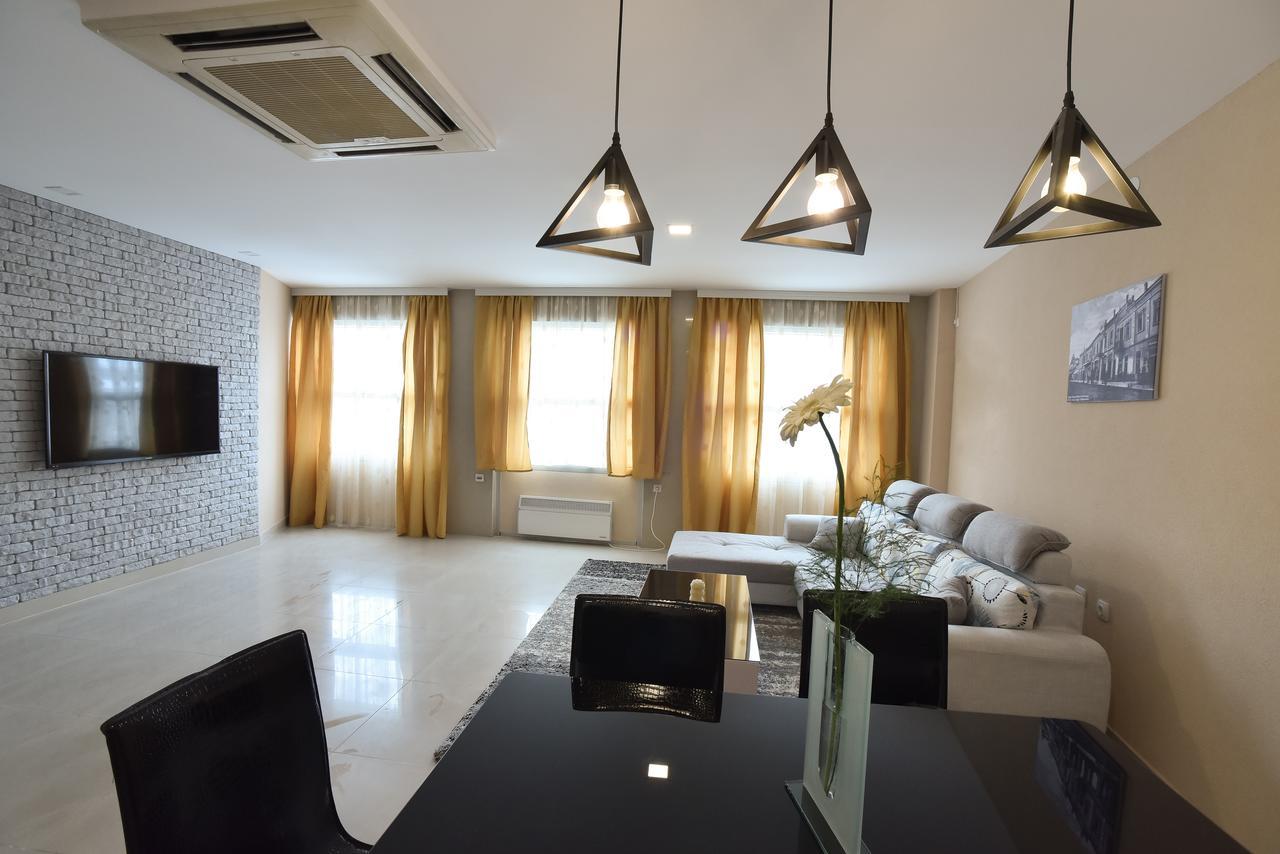 City Center Apartments Πίροτ Εξωτερικό φωτογραφία