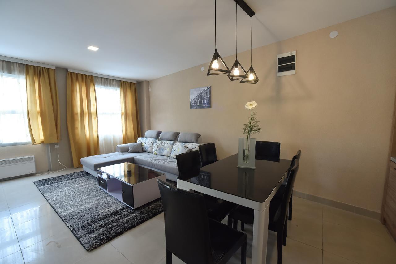 City Center Apartments Πίροτ Εξωτερικό φωτογραφία