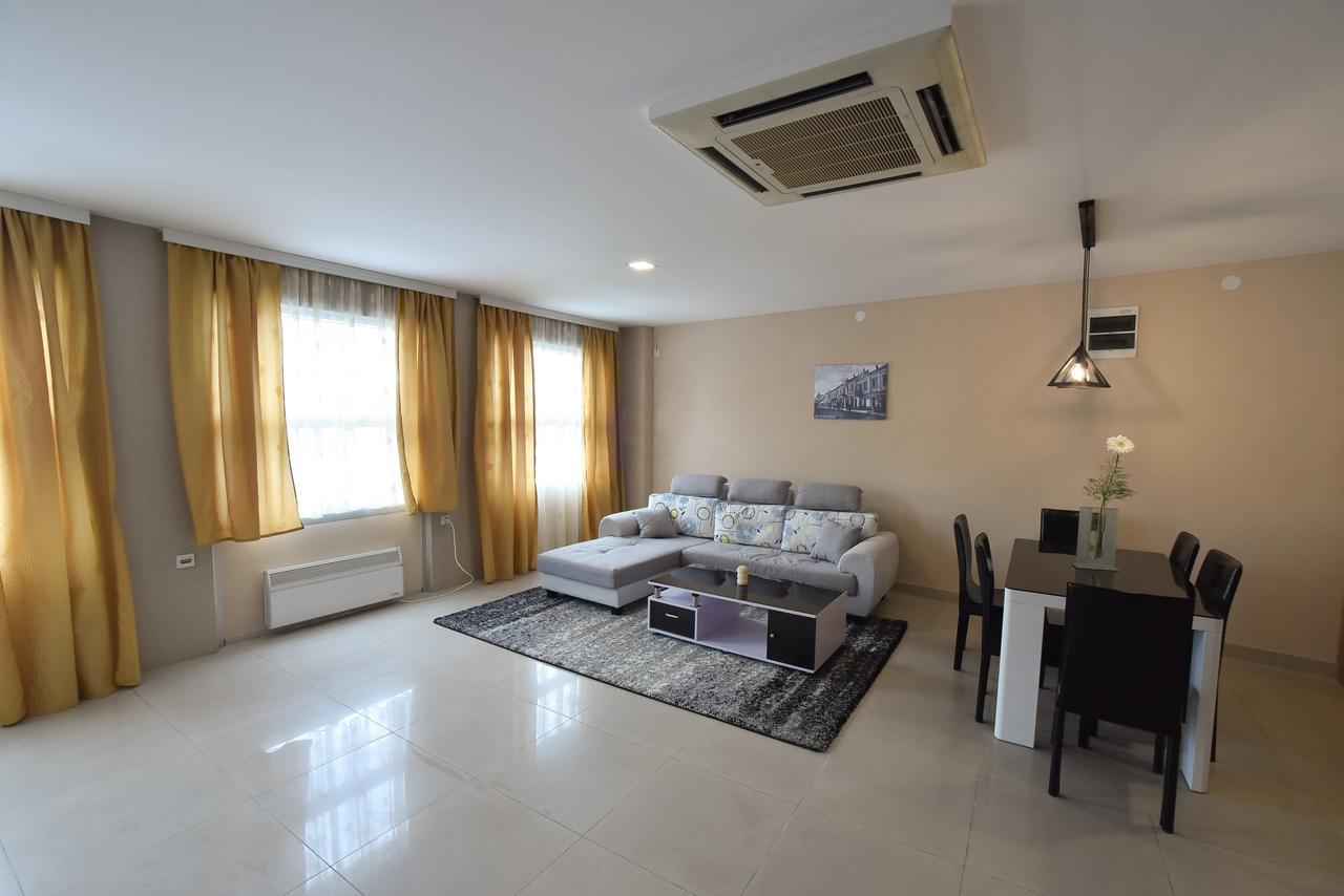 City Center Apartments Πίροτ Εξωτερικό φωτογραφία