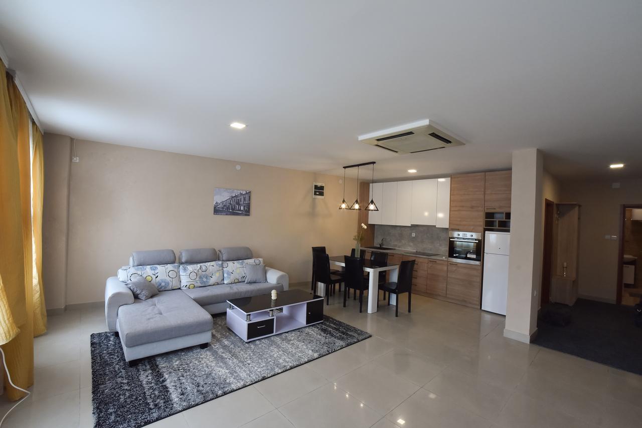 City Center Apartments Πίροτ Εξωτερικό φωτογραφία