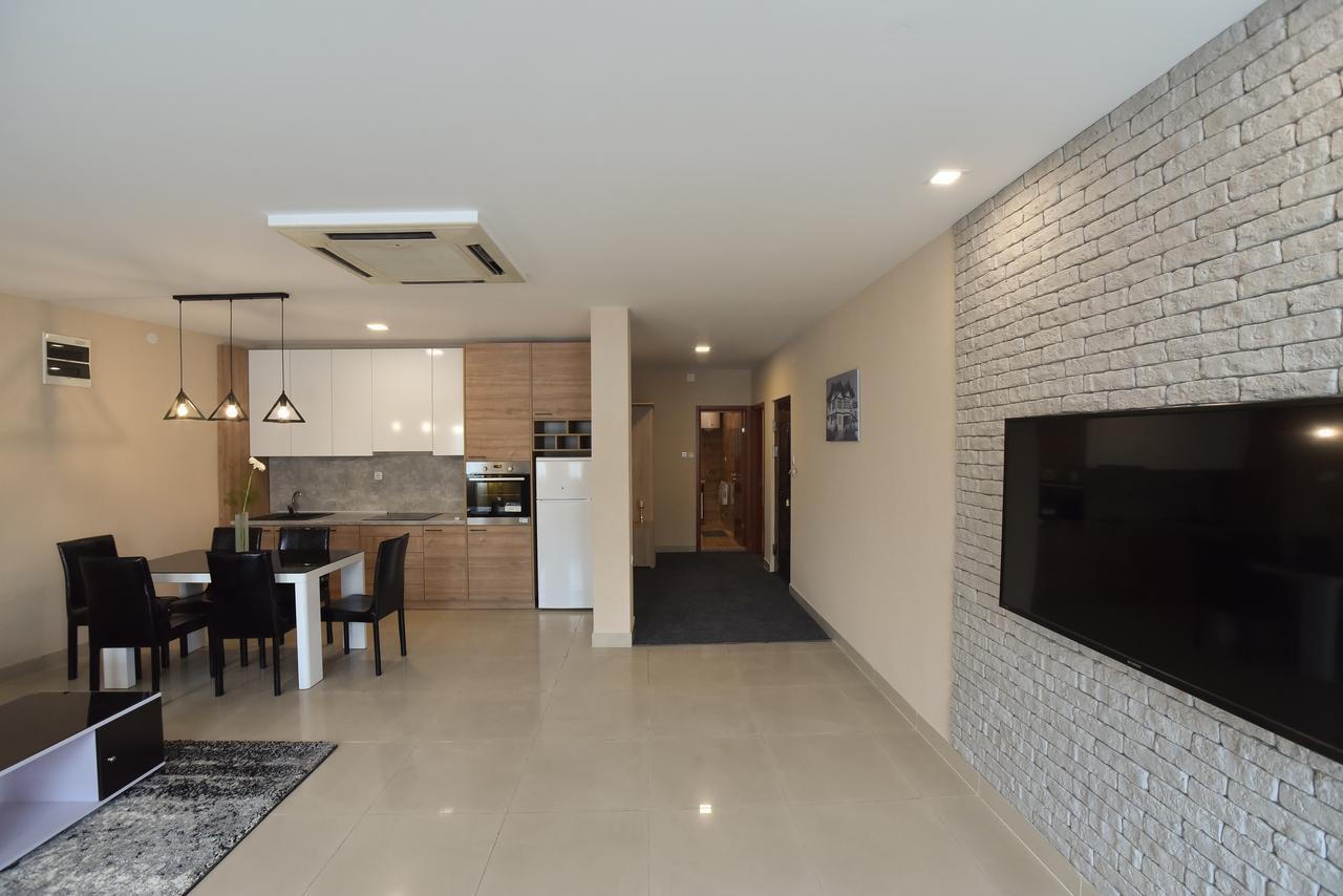 City Center Apartments Πίροτ Εξωτερικό φωτογραφία