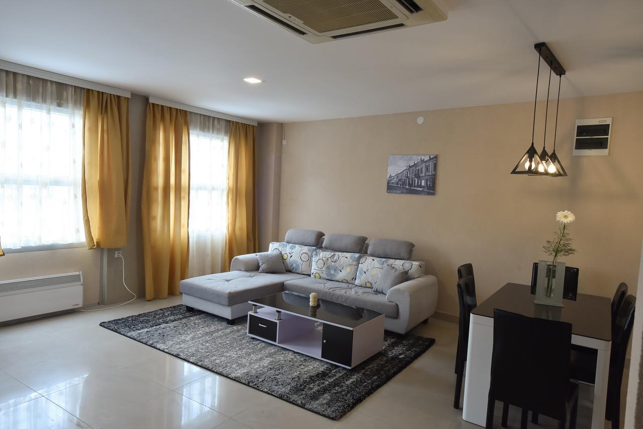 City Center Apartments Πίροτ Εξωτερικό φωτογραφία
