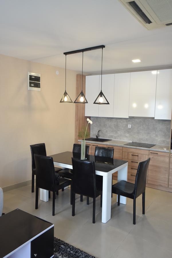City Center Apartments Πίροτ Εξωτερικό φωτογραφία
