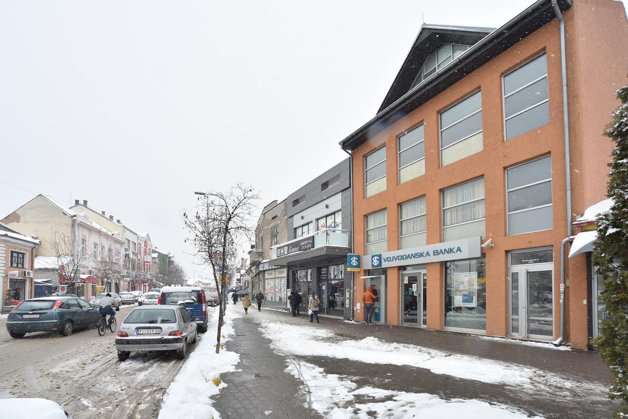 City Center Apartments Πίροτ Εξωτερικό φωτογραφία