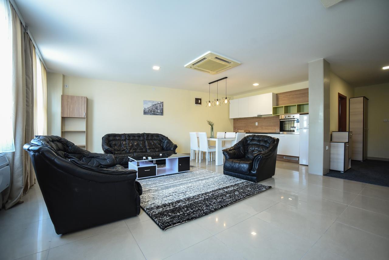 City Center Apartments Πίροτ Εξωτερικό φωτογραφία