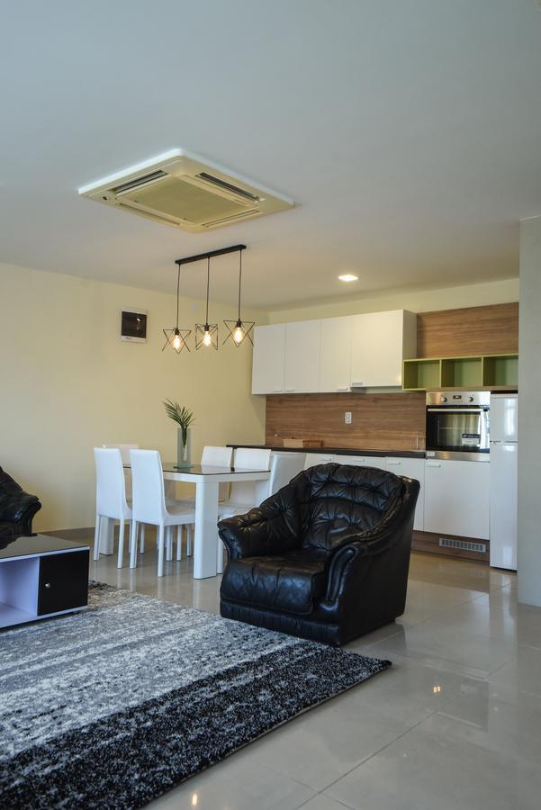 City Center Apartments Πίροτ Εξωτερικό φωτογραφία