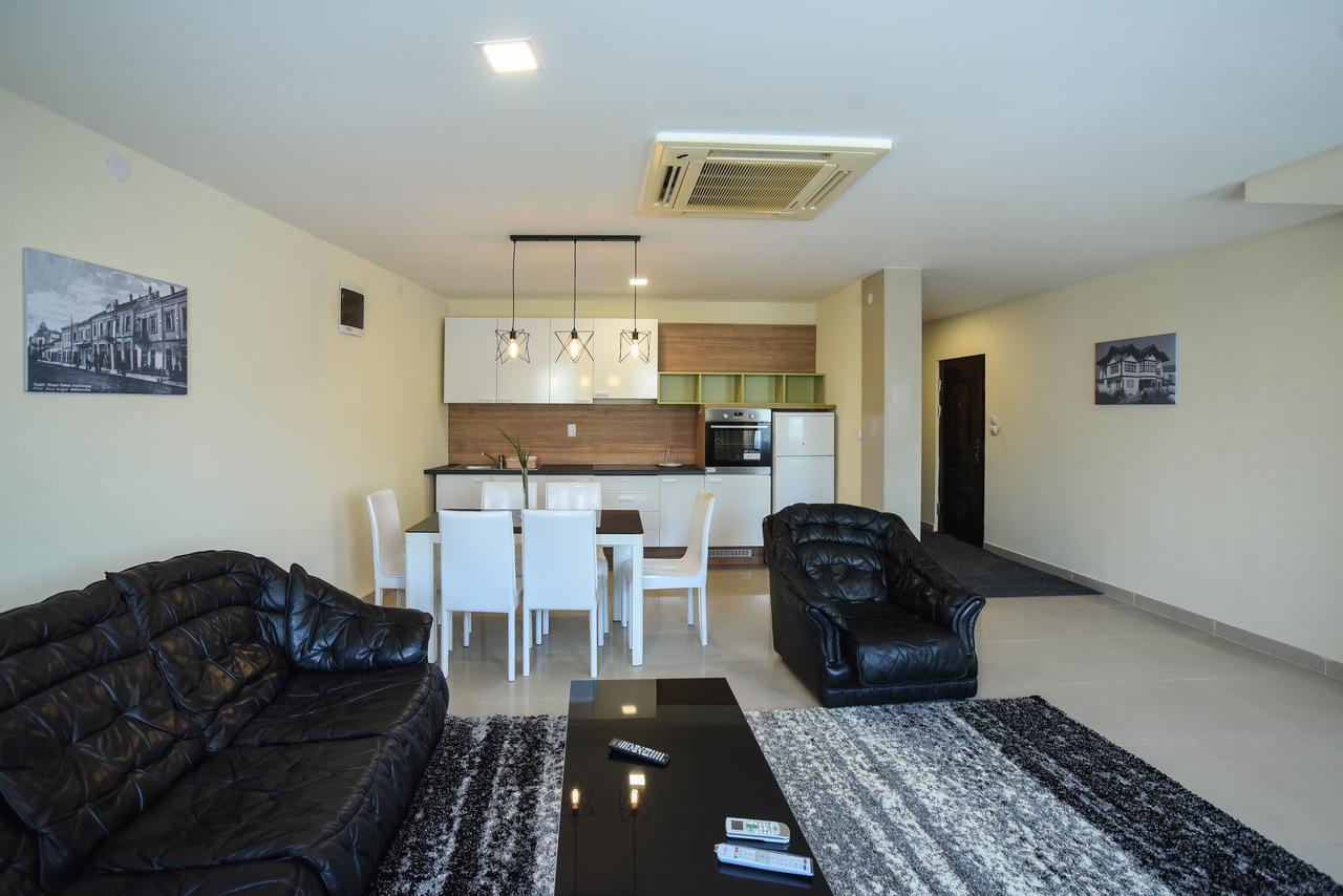 City Center Apartments Πίροτ Εξωτερικό φωτογραφία