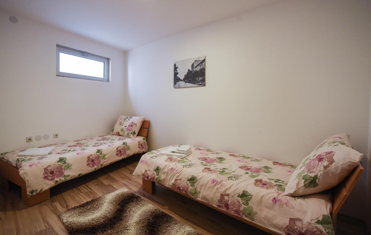 City Center Apartments Πίροτ Εξωτερικό φωτογραφία
