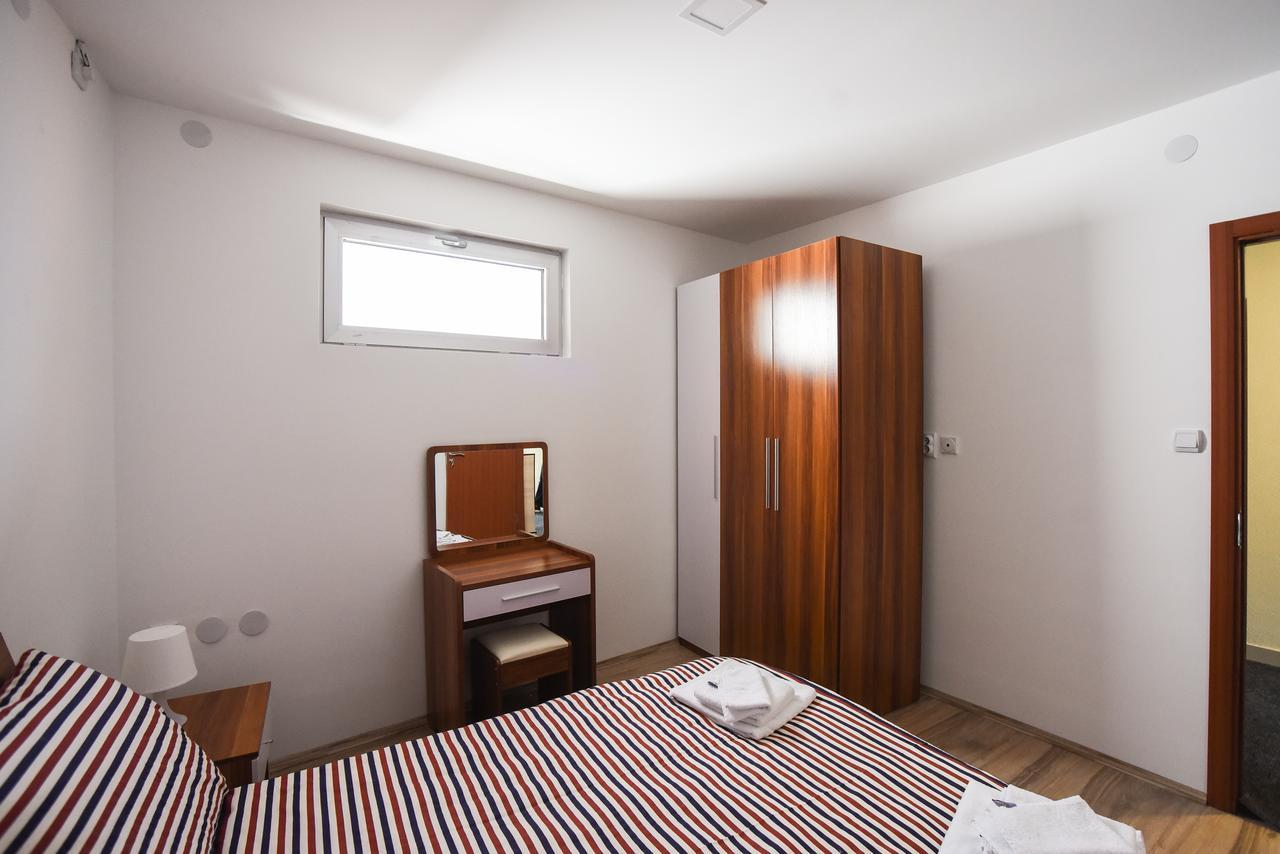 City Center Apartments Πίροτ Εξωτερικό φωτογραφία