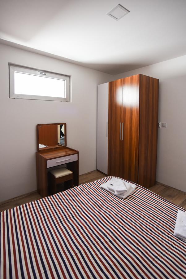 City Center Apartments Πίροτ Εξωτερικό φωτογραφία