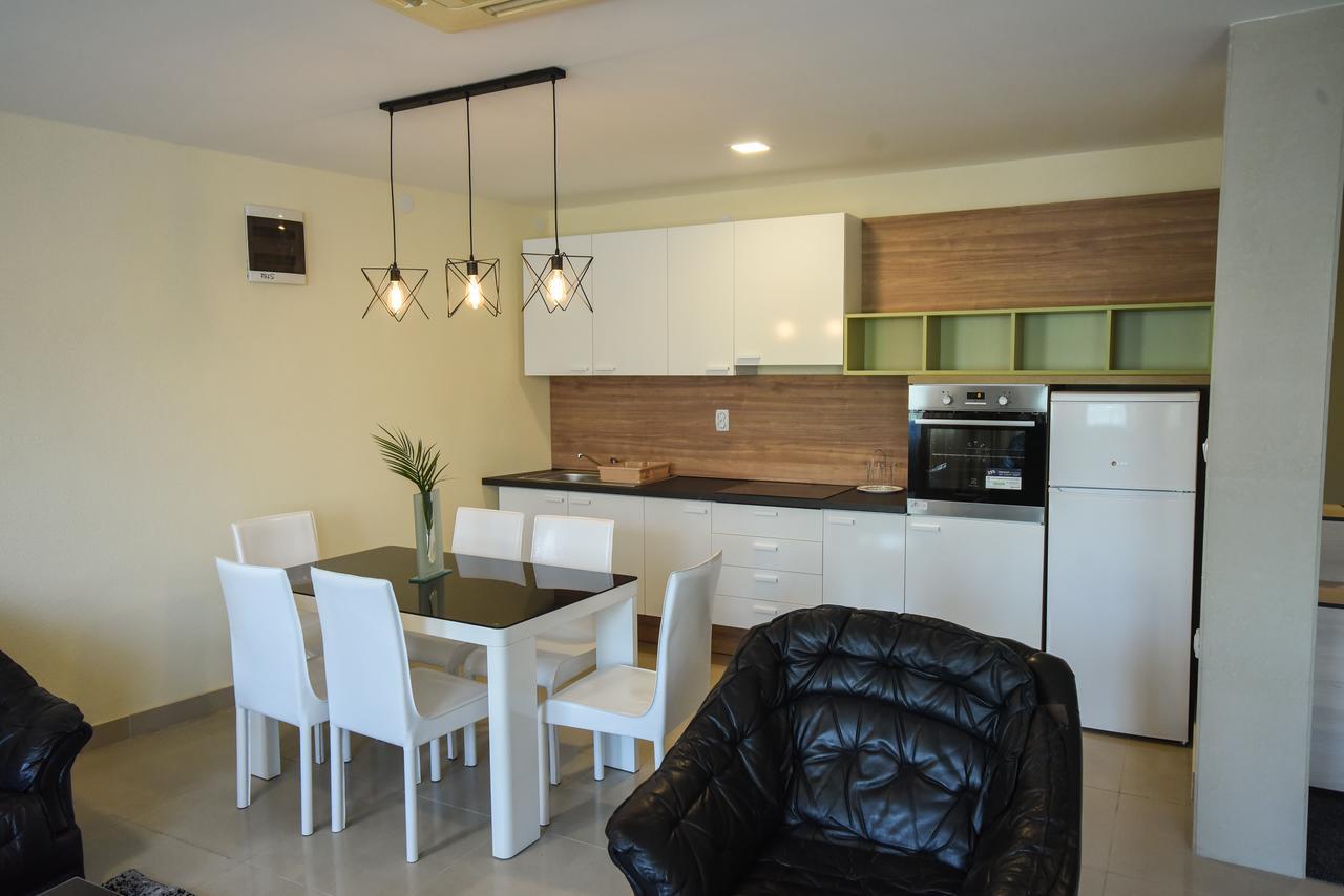 City Center Apartments Πίροτ Εξωτερικό φωτογραφία