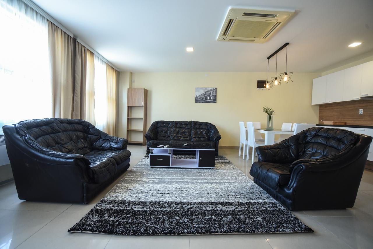 City Center Apartments Πίροτ Εξωτερικό φωτογραφία