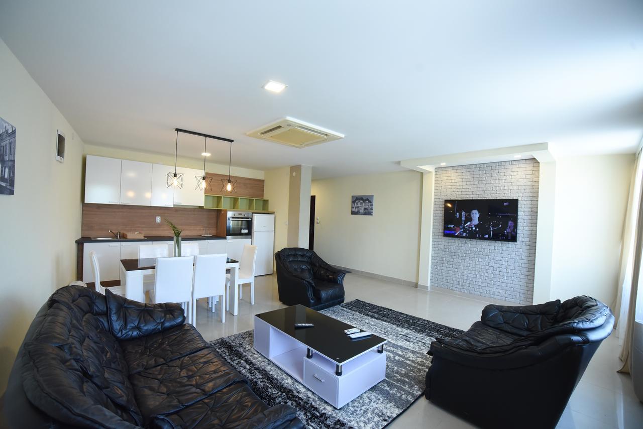 City Center Apartments Πίροτ Εξωτερικό φωτογραφία