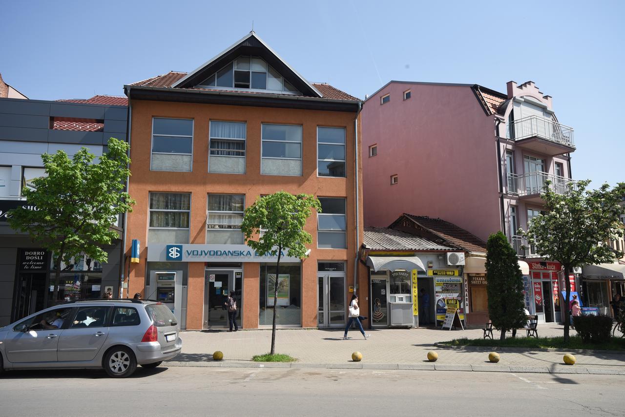 City Center Apartments Πίροτ Εξωτερικό φωτογραφία