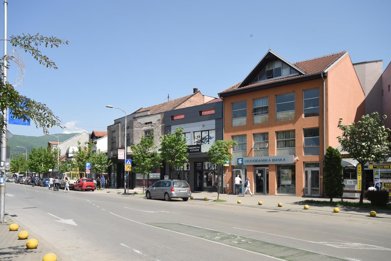 City Center Apartments Πίροτ Εξωτερικό φωτογραφία