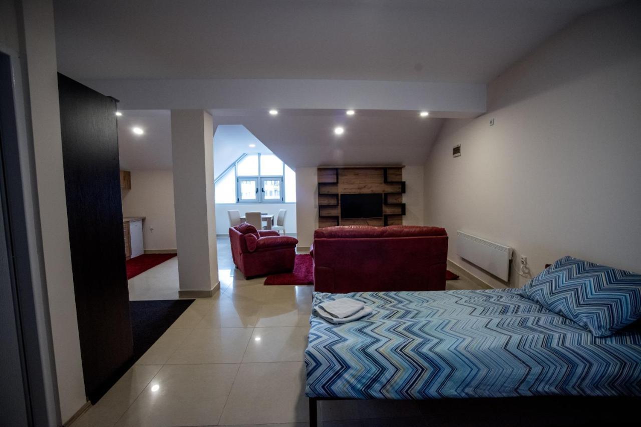 City Center Apartments Πίροτ Εξωτερικό φωτογραφία