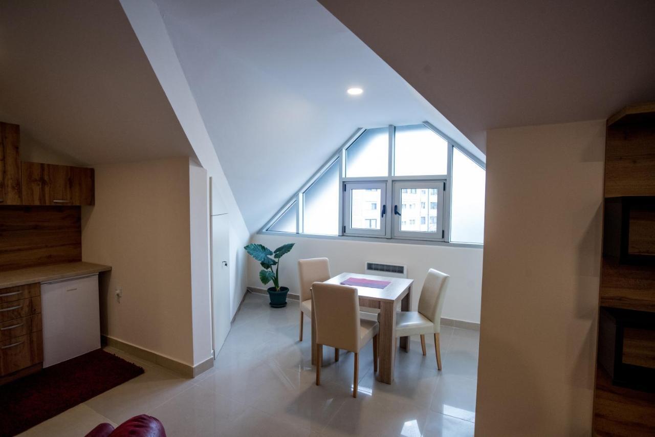 City Center Apartments Πίροτ Εξωτερικό φωτογραφία