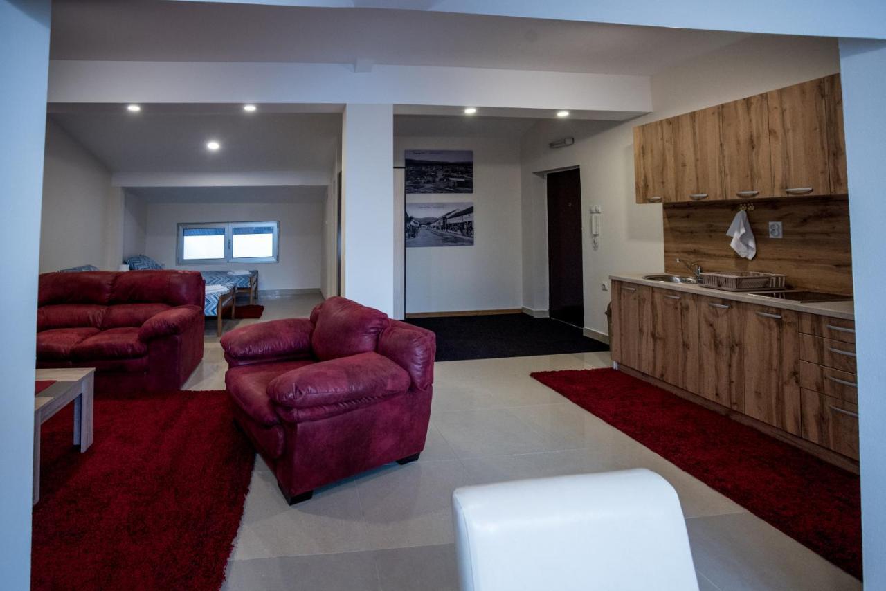 City Center Apartments Πίροτ Εξωτερικό φωτογραφία