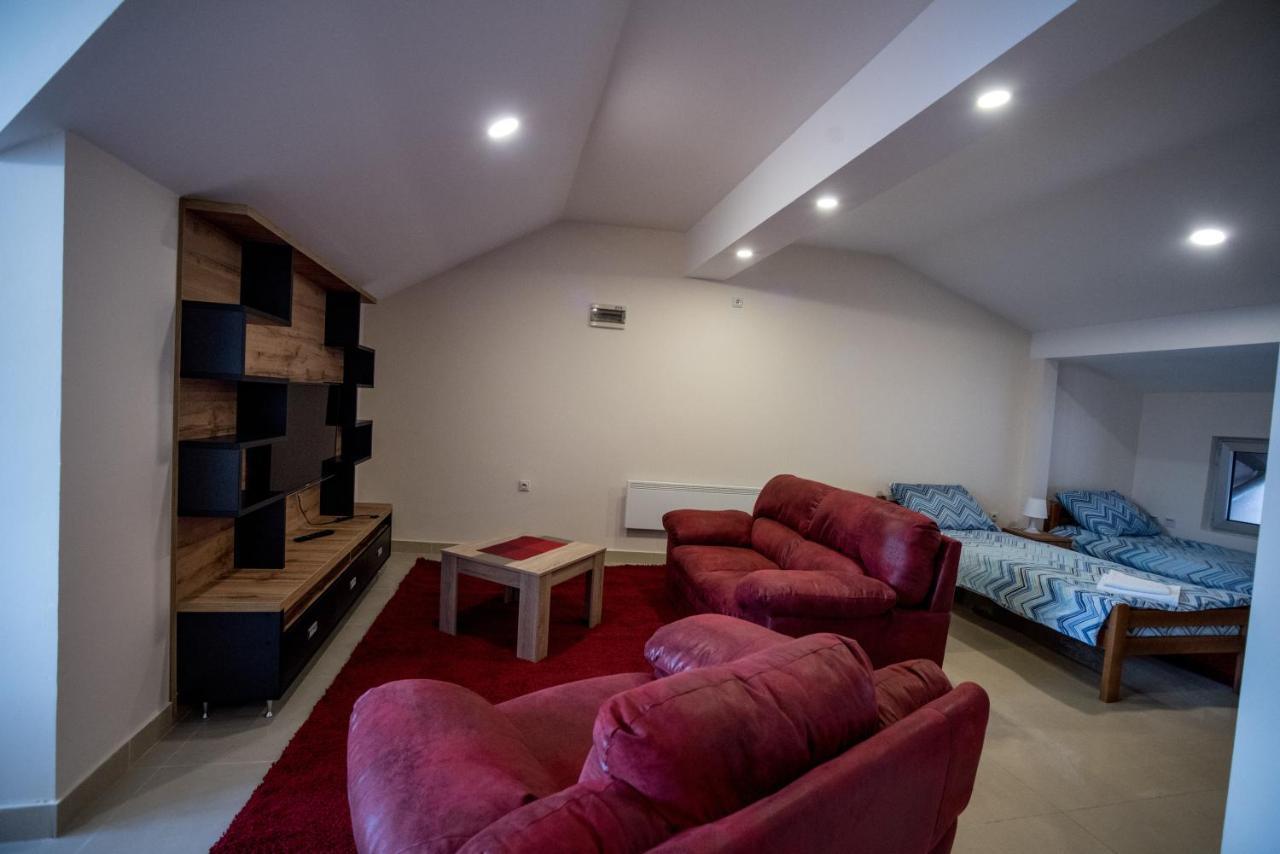 City Center Apartments Πίροτ Εξωτερικό φωτογραφία