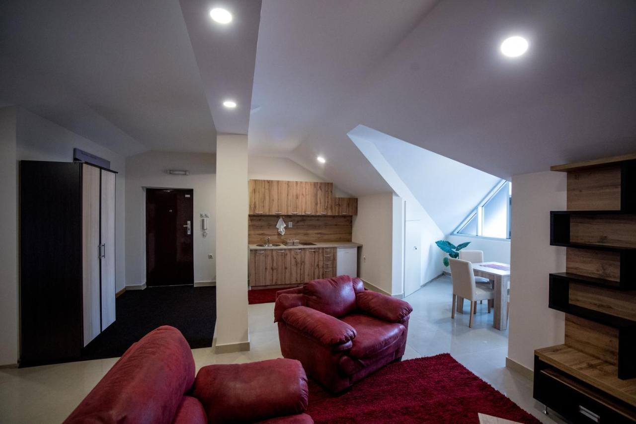 City Center Apartments Πίροτ Εξωτερικό φωτογραφία