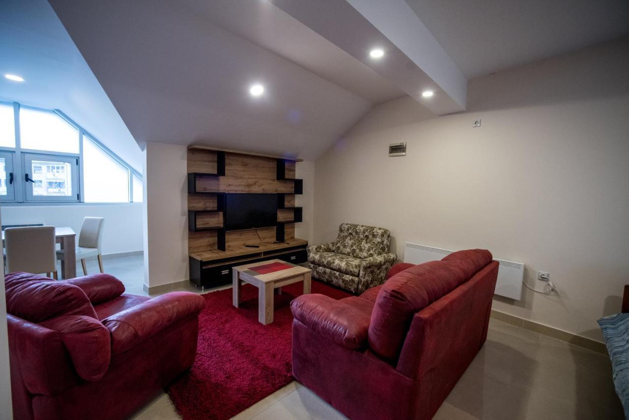 City Center Apartments Πίροτ Εξωτερικό φωτογραφία