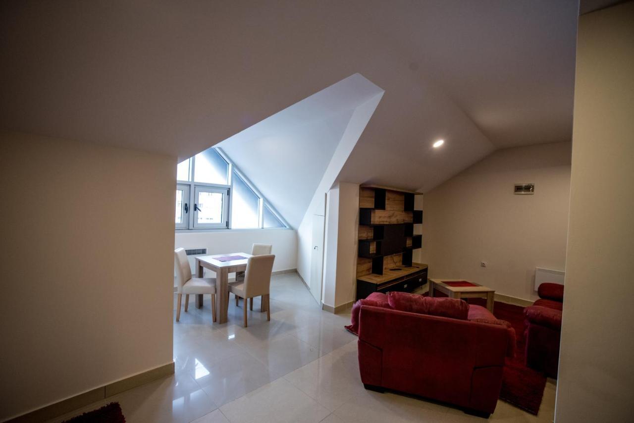 City Center Apartments Πίροτ Εξωτερικό φωτογραφία