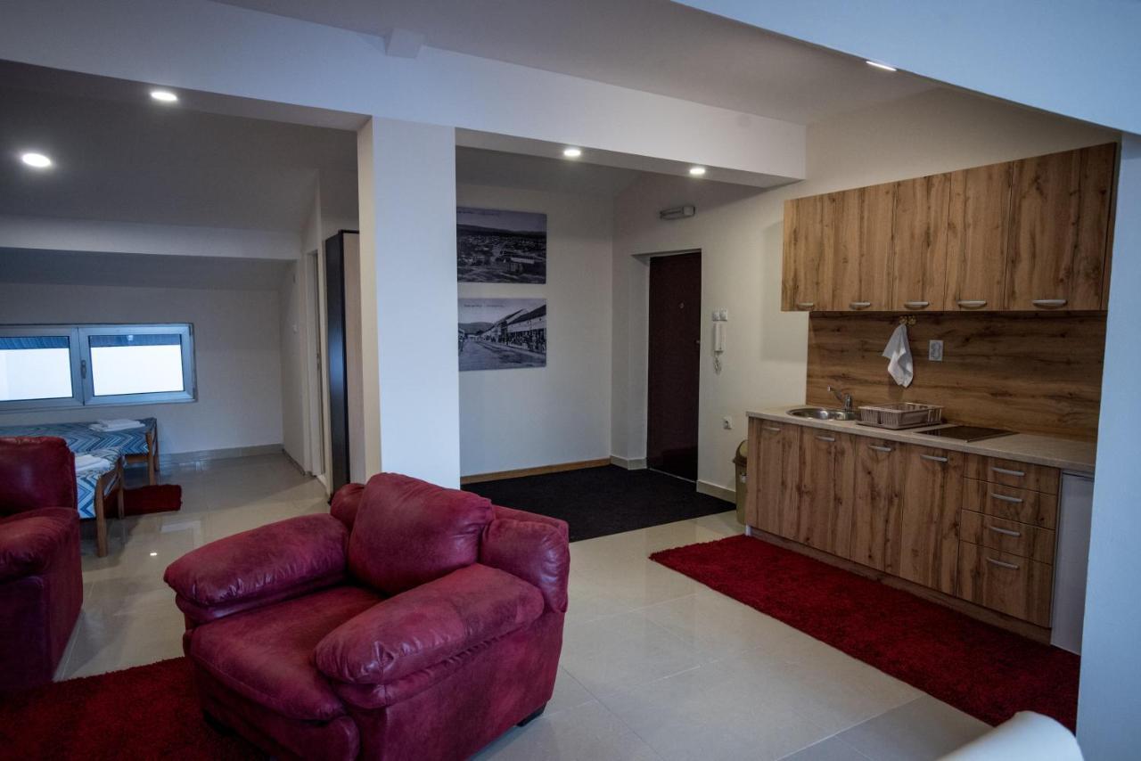 City Center Apartments Πίροτ Εξωτερικό φωτογραφία