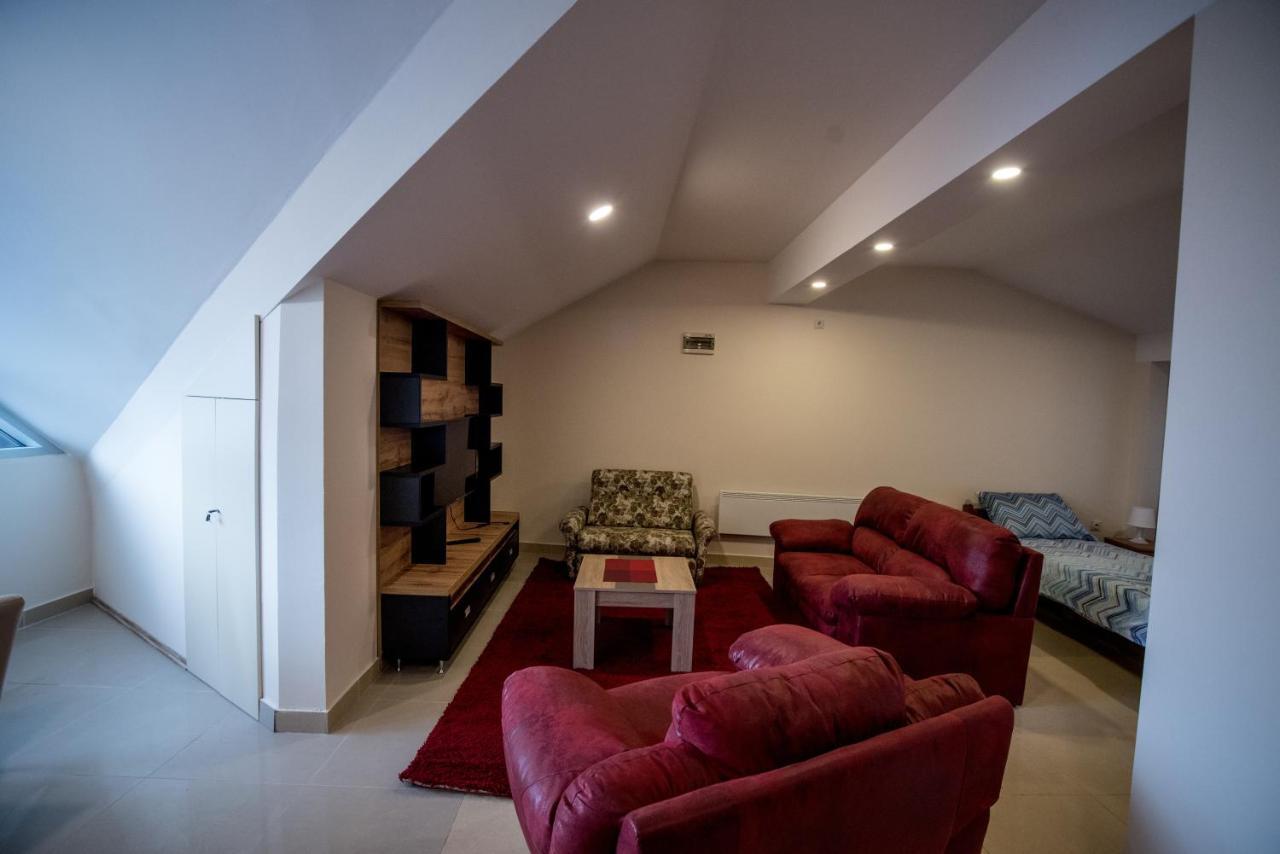 City Center Apartments Πίροτ Εξωτερικό φωτογραφία