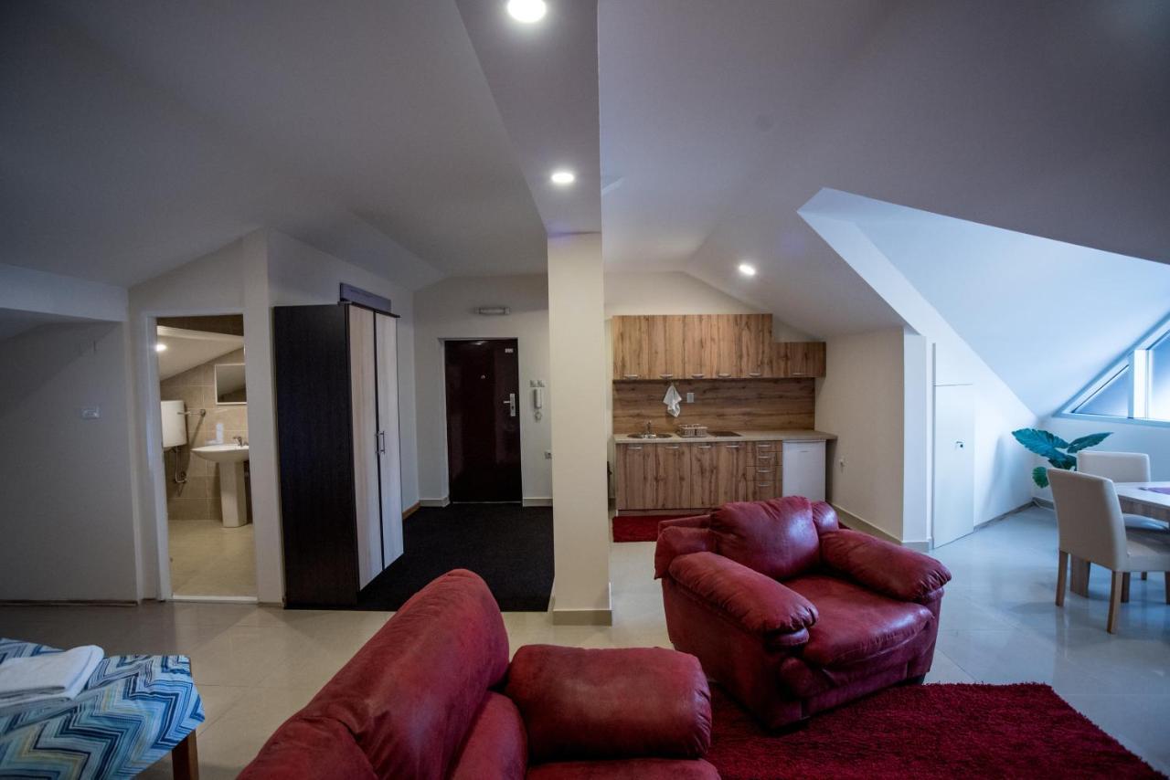 City Center Apartments Πίροτ Εξωτερικό φωτογραφία